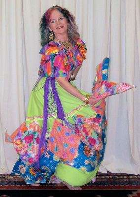 Chelydra in a colorful romany costume